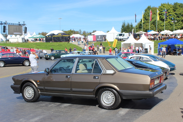 Der nicht ganz so populäre Sei in später Facelift-Version – Passione Alfa Romeo Hinwil 2018
