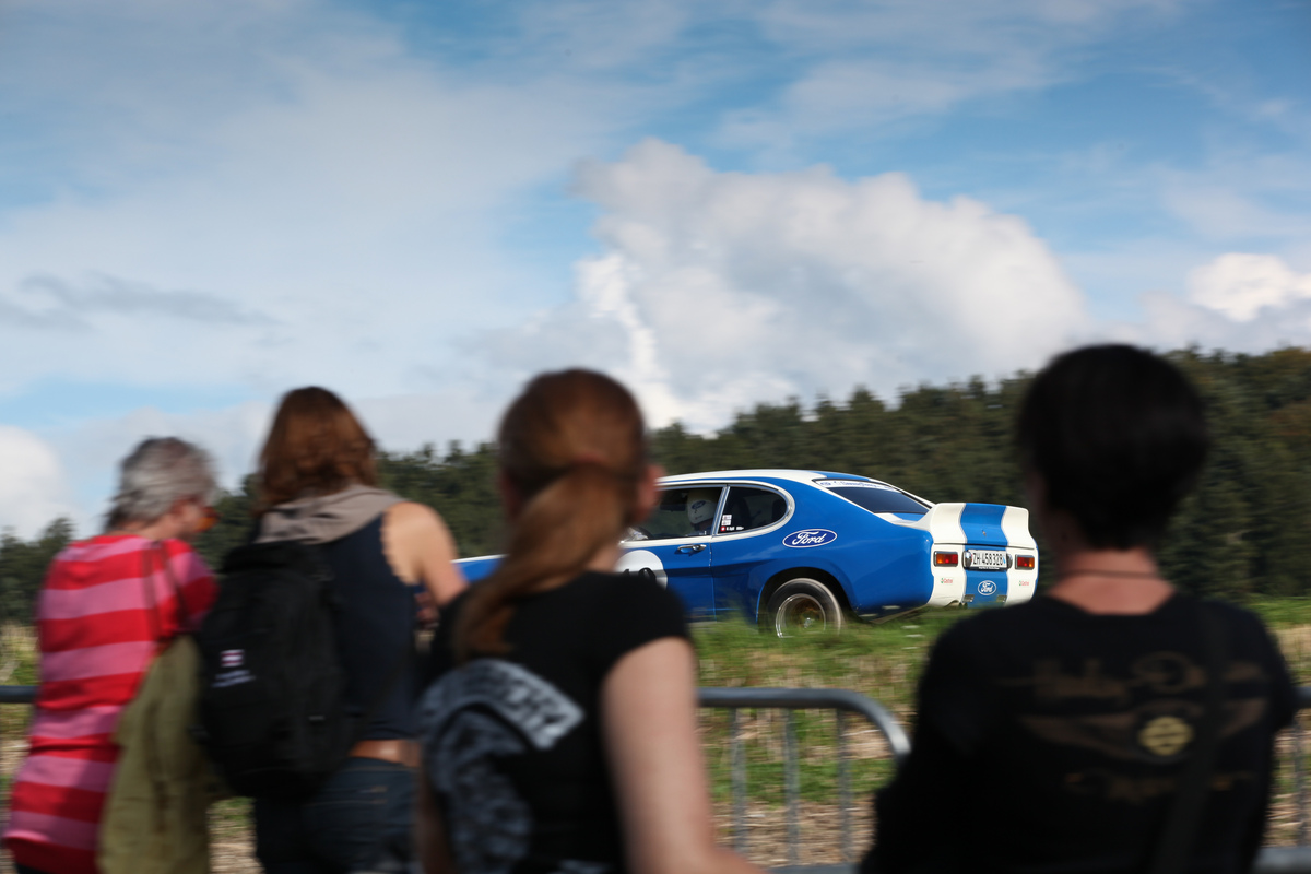 The race-prepared Ford Capri attracts attention - Oldtimerclassic Hittnau 2014