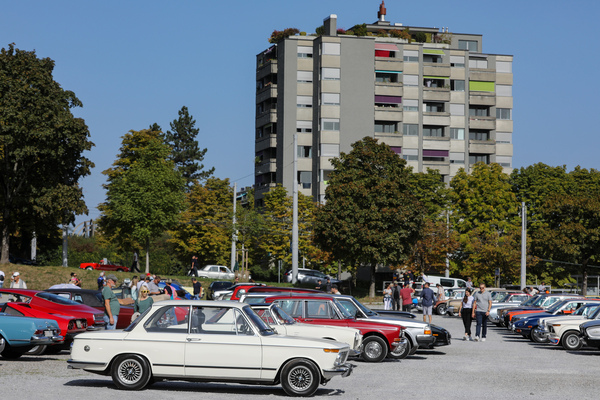 Der unterste Parkplatz gehört normalerweise nicht zum Treffen – Albisgütli Classic Cars & Bikes Oktober 2023