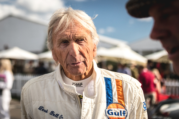 Derek Bell - gibt immer noch herzhaft Gas - Goodwood Revival 2018
