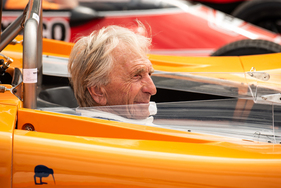Derek Bell im McLaren M 8 B von 1969 – Goodwood Festival of Speed 2023
