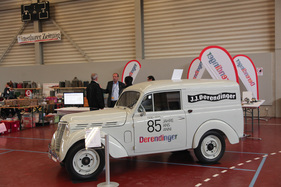 Derendinger war wiederum mit dem Renault Dauphinoise von 1956 dabei - OTM Winterthur 2015 Derendinger war wiederum mit dem Renault Dauphinoise von 1956 dabei - OTM Winterthur 2015
