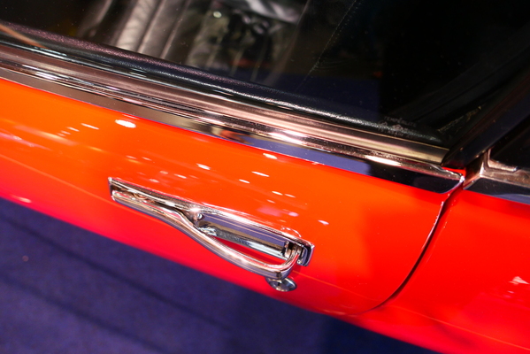Detail: Türgriff des Toyota 2000 GT – Bremen Classic Motorshow 2025