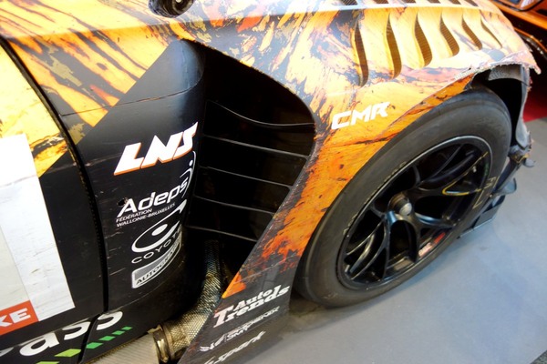 Details am Bentley GT 3 Art Car von 2019 - Sonderschau Supercars 2 in der Autoworld Brüssel 2022/2023