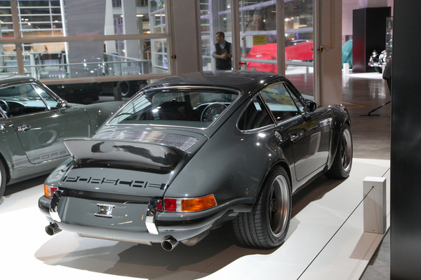 Dicke Backen und ein Entenbürzel bei diesem Porsche 911 Restomod - Auto Zürich 2021