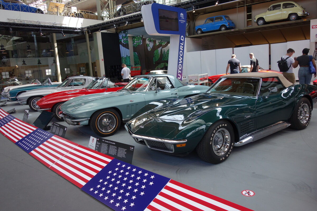 Die 16 Exponate der Sonderausstellung "Chevrolet Corvette – A Legend Turns 70" in der Autoworld Brüssel