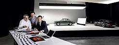 Bild: Die 9-Meter-Biltzwanne im Hintergrund - René Staud ganz links am Tisch