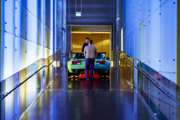 Die Art Cars werden hineingefahren - BMW Art Cars Sonderschau im BMW-Museum in München 2018