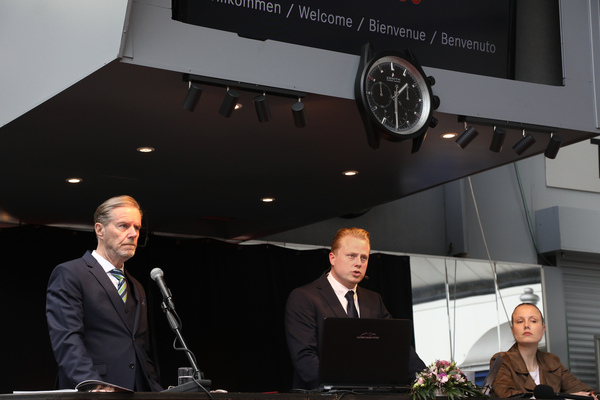 Die Auktionsbedingungen werden erklärt - Versteigerung der Oldtimer Galerie Toffen am 22. März 2025