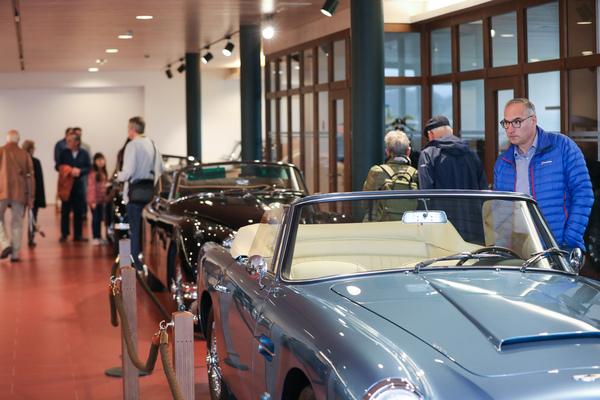 Die Ausstellungsfahrzeuge der Emil Frey Classic erregten viel Interesse - Tag der offenen Tür im Emil Frey Classic Center Schweiz "100 Jahre Emil Frey" 2024