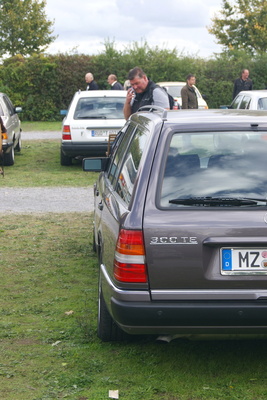 Die Auswahl an W124-T-Modellen war enorm; der Zuspruch auch. Die meisten waren am Samstag schon verkauft – Veterama Mannheim 2022