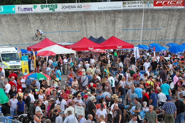 Die Autos interessierten mehr als die Fahrradfahrer - Indianapolis Oerlikon am 26. Juli 2016