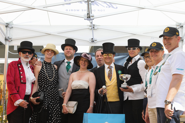 Die Besatzung des Rolls-Royce Phantom II Hotelbusses - 31. British Classic Car Meeting St. Moritz 2025