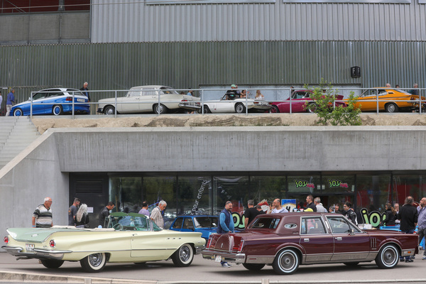 Bild: Die Besucher-Oldtimer können gleich auf zwei Ebenen gezeigt werden - 5. Old Wheels Biel/Bienne 2024