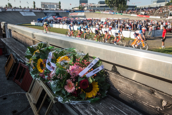 Die Blumenbouquets für die schnellsten Velo-Rennfahrer stehen bereit - Indianapolis Oerlikon 2018
