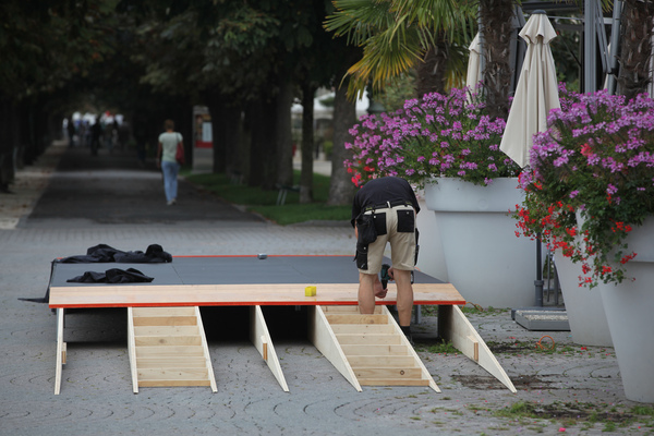 Die Bühne wird aufwändig aus Einzelelementen erstellt - Concours d'Excellence Luzern 2018