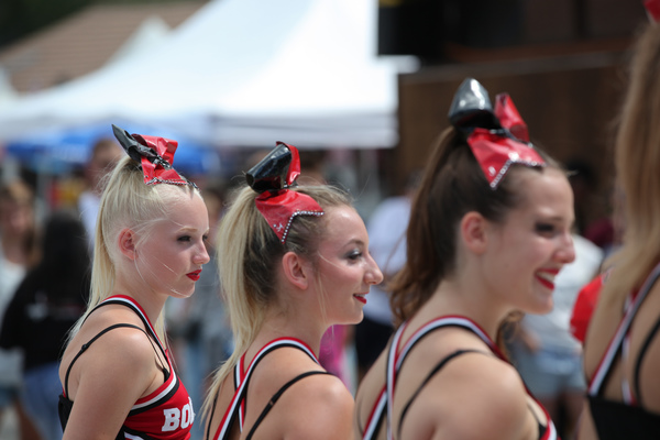 Bild Die Cheerleaders gehören natürlich dazu - Mustang & Shelby Meeting 2017 in Zug