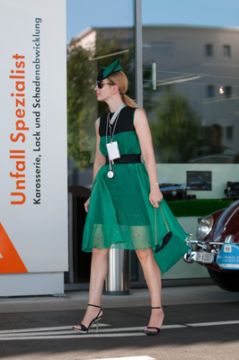 Die Co-Pilotin Olga Imhof passte perfekt zu ihrem Jaguar E-Type aus 1963, ob Sie den Gesamtsieg bereits vorausahnte? – 11. RAID Prolog Zürich