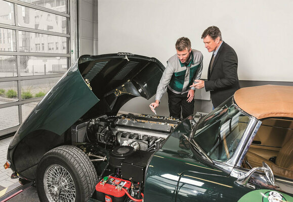 Bild: Die DEKRA bietet viele Dienstleistungen rund um den Oldtimer an