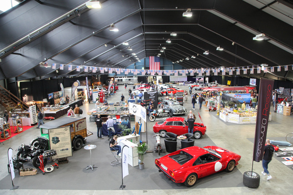 Die Dekoration verrät es: im Hinteren Teil von Halle 4 waren hauptsächlich US-Klassiker zu sehen – Swiss Classic World Luzern 2022