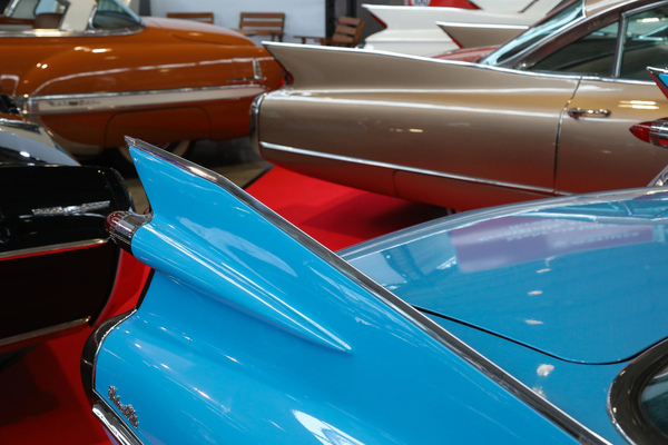 Die Entwicklung der Heckabschlüsse bei amerikanischen Autos, schön zu sehen in Halle 3 - 24. Retro Classics Stuttgart 2025