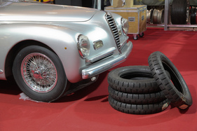 Die Ersatzreifen gibt es sicherlich gleich dazu - gesehen an der Techno Classica 2016