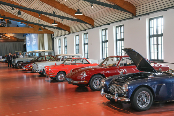 Die Fahrzeuge wurden im Event Center in Safenwil präsentiert - Emil Frey Classic/Youngtimer & Motorcycle Auktion 2025