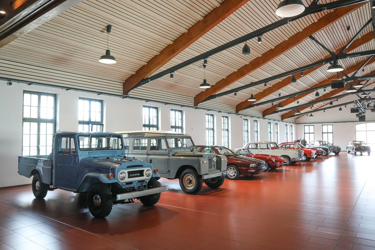 Die Fahrzeuge wurden im Event Center in Safenwil präsentiert - Emil Frey Classic/Youngtimer & Motorcycle Auktion 2025