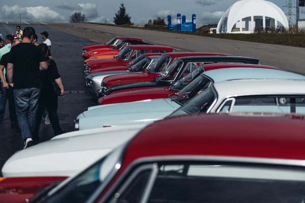 Die Farbe Rot dominiert - Passione Alfa Romeo Hinwil 2018