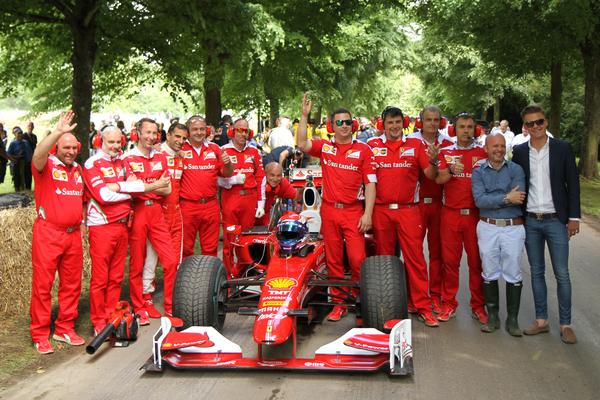 Die Ferrari-Mannschaft auf dem Gruppen-Foto - Goodwood Festival of Speed 2016