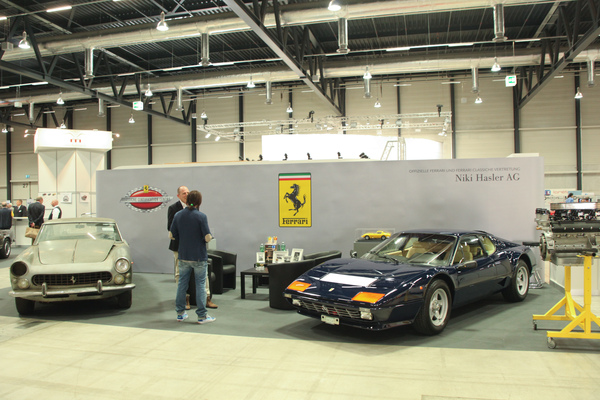 Die Ferrari-Vertretung Niki Hasler mit einem Berlinetta Boxer und einem 250 GTE - Swiss Classic World 2015