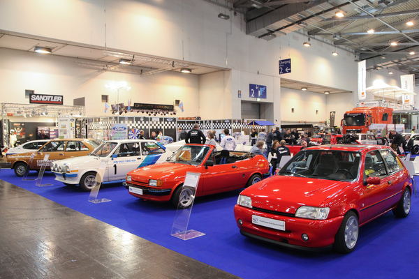 Die Ford-Fiesta-Show auf dem Ford-Clubstand - gesehen an der Techno Classica 2016