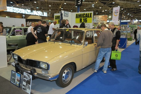 Die Freunde des Renault R16 - an der Messe Epoqu’Auto in Lyon im November 2013
