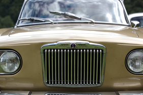 Die Front des Sunbeam Venezia - 35. British Car Meeting auf dem Flugplatz Mollis