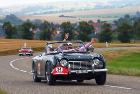 Bild Die Gesamtsieger Olivier Schneider und Mike Müller auf ihrem Triumph TR4 von 1963 am RAID Suisse-Paris 2016