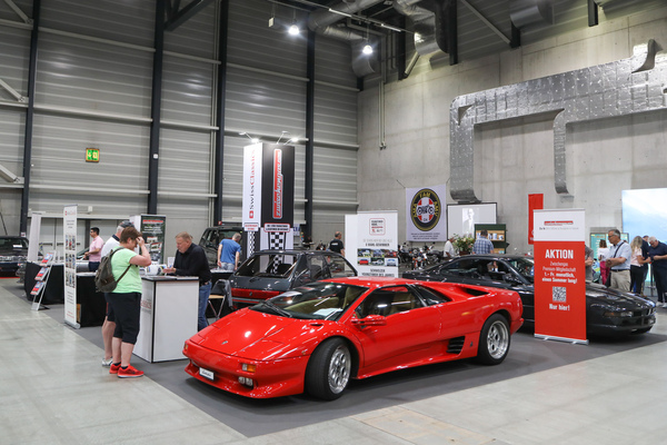 The winners of the 2034 Youngtimer competition at Zwischengas/SwissClassics Revue - the Lamborghini Diablo in the foreground - Swiss Classic World Lucerne 2023