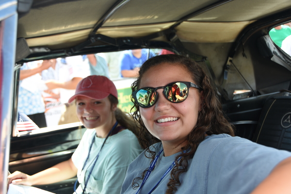 Die Gewinnerinnen in der Rookie Klasse haben soeben über ihr Glück erfahren - Great Race Rallye USA - 24. Juni bis 2. Juli 2017