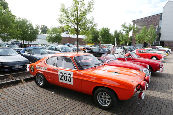 Die Glutrote Ecke am Vorstart: Ford Capri RS, MAG, Karmann-Ghia Cabriolet und DKW Monza – Einbecker Oldtimertage 2025