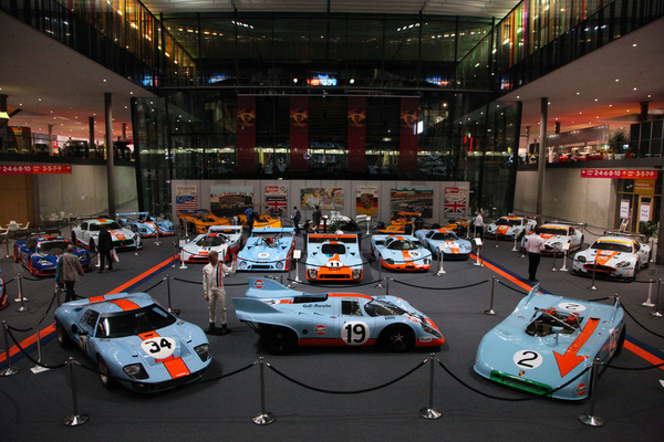 Die Gulf-Sammlung (ROFGO Collection) am Abend - Retro Classics Stuttgart 2020