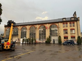 Bild Die Halle in Zürich-Seebach bleibt so erhalten, für den Verwendungszweck besteht ein Ideenwettbewerb - Zürcher Automobile, Ausstellung im Gauss-Stierli-Areal 2025