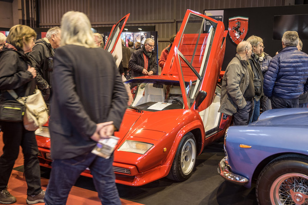 Die Hallen waren voll, die Autos kaum mehr zu sehen.