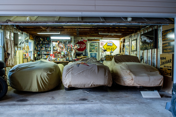 Bild: Die Hendricks Sammlung, so wie sie vorgefunden wurde - Bonhams Amelia Island Versteigerung 2023
