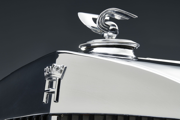 Image: The Horch crown on the radiator grille - special exhibition "125 years of Horch" at the Audi Forum Neckarsulm