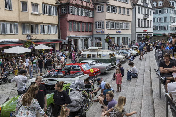 Die Innenstadt füllt sich – Tübingen Classic Oldtimerfestival 2024