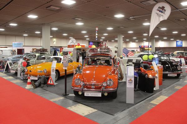 Die Käfer-Freunde Berlins zeigten u.a. ein Käfer Cabriolet und einen Karmann-Ghia von 1970 - Motorworld Classic Berlin 2017