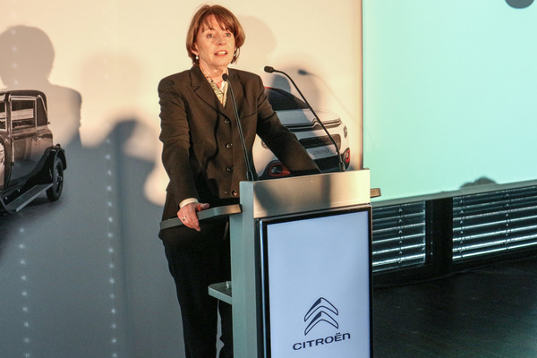 Bild Die Kölner Oberbürgermeisterin Henriette Reker erklärte, dass Citroën das älteste Automobilunternehmen in Köln sei