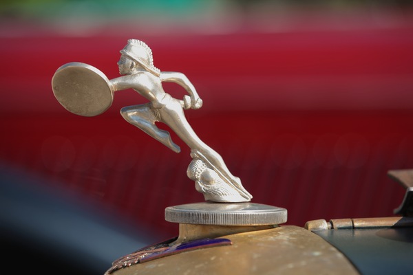 Bild Die Kühlerfigur auf dem British Salmson - British Classic Car Meeting St. Moritz 2015