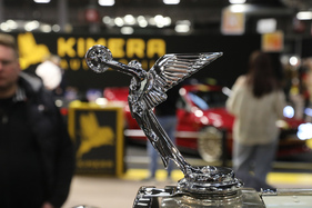 Die Kühlerfigur des Isotta Fraschini – Rétromobile Paris 2025