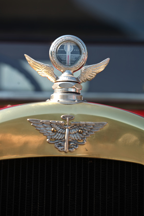 Die Kühlertemperatur immer vor der Nase, wie bei diesem Austin Twelve Clifton von 1921 - British Car Meeting 2015 in Mollis