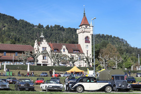 Die Kulisse passt, die Autos sortieren sich harmonisch ein - Albisgütli Classic Cars & Bikes September 2022 Die Kulisse passt, die Autos sortieren sich harmonisch ein - Albisgütli Classic Cars & Bikes September 2022